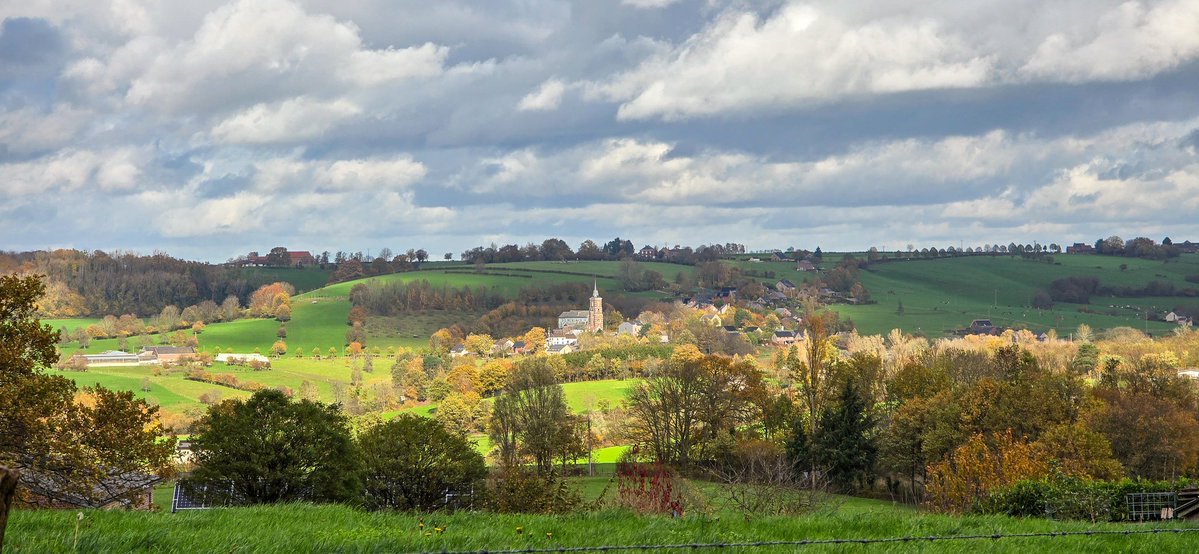 Vanochtend vroeg via <a href="/magnifiekZL/">Magnifiek Zuid-Limburg</a> naar de Abdij van #ValDieu (B) gereden. Dat is de uitvalsbasis van de wandeling door het Land van Herve (Wallonië).  Geniet vd herfstkleuren, weidse uitzichten en wolkenluchten.

F1 Julemont
F2/F3 (omgeving) Croix de Charneux
F4  Saint-Jean-Sart