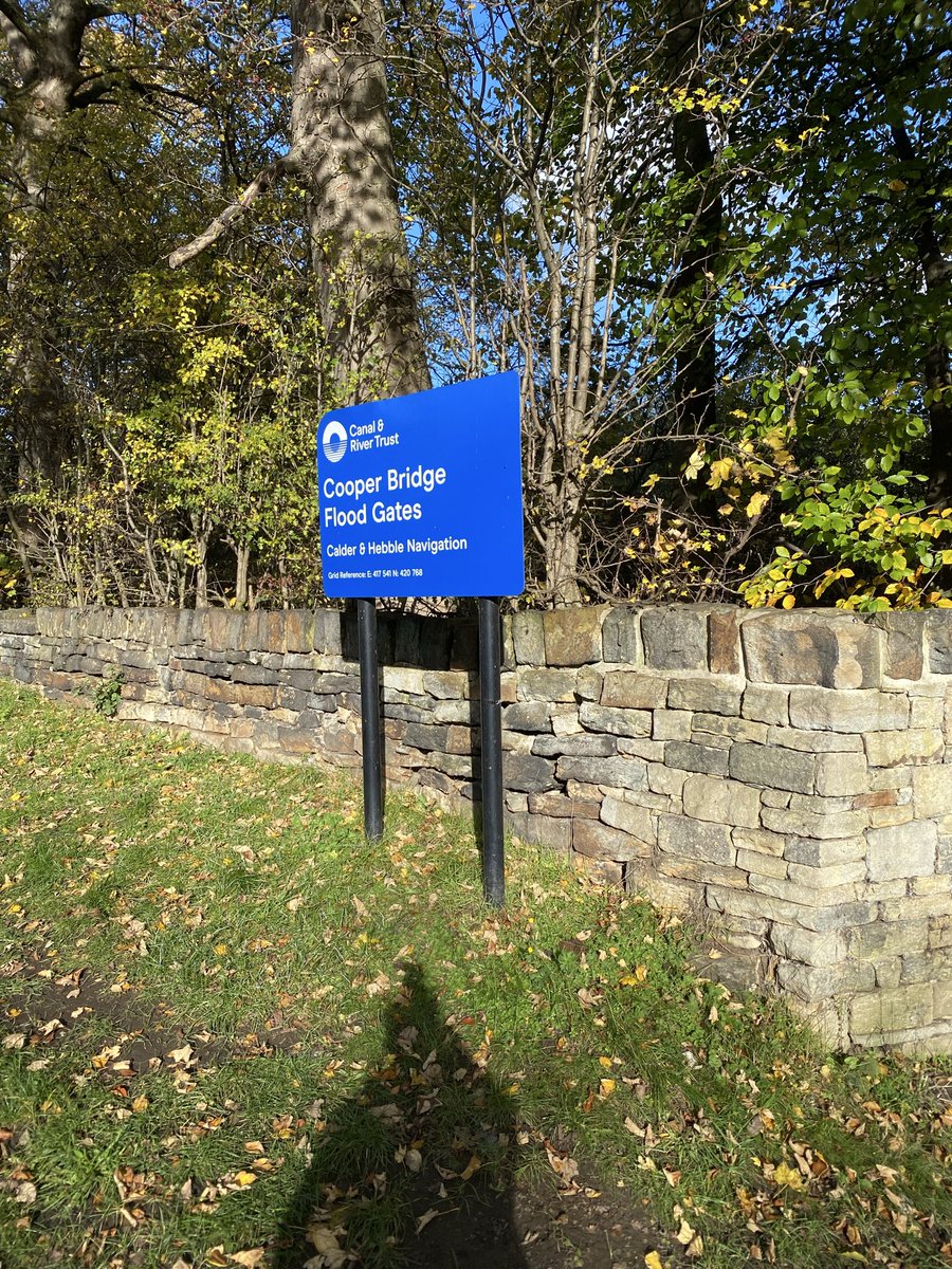 ToniHol60291685's tweet image. Out with @ccgcic this morning for a couple of hours. Amazing results. #CooperBridgeFloodGates @YorkshireWater @CanalRiverTrust @CMBC_CPT #Flytipping #GeneralWaste #DriverTizer @BBCLeeds #MakeADifference