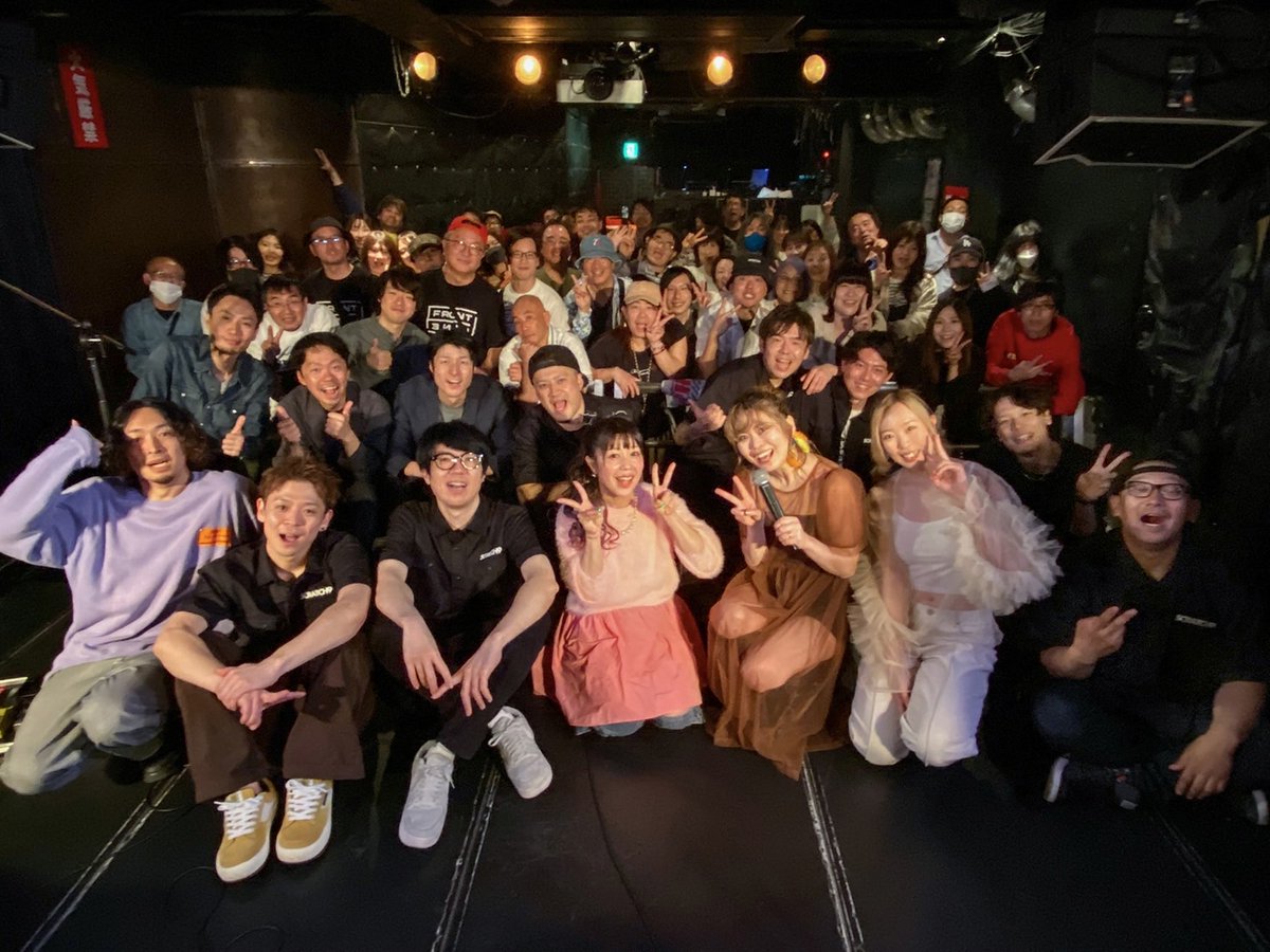 約１ヶ月後!!
浜松FORCEでイベントです！

前回の浜松FORCEは、こんな感じでした。
いつも浜松と言えば窓枠だけど、
FORCEもまた違ってとても楽しいんですよ！

前売りはイープラスで発売中！
eplus.jp/sf/detail/4419…

ライブ＆公開収録📻️
是非みんなで遊びに来てね！

#qlama
#ハークレ
#オモラジ