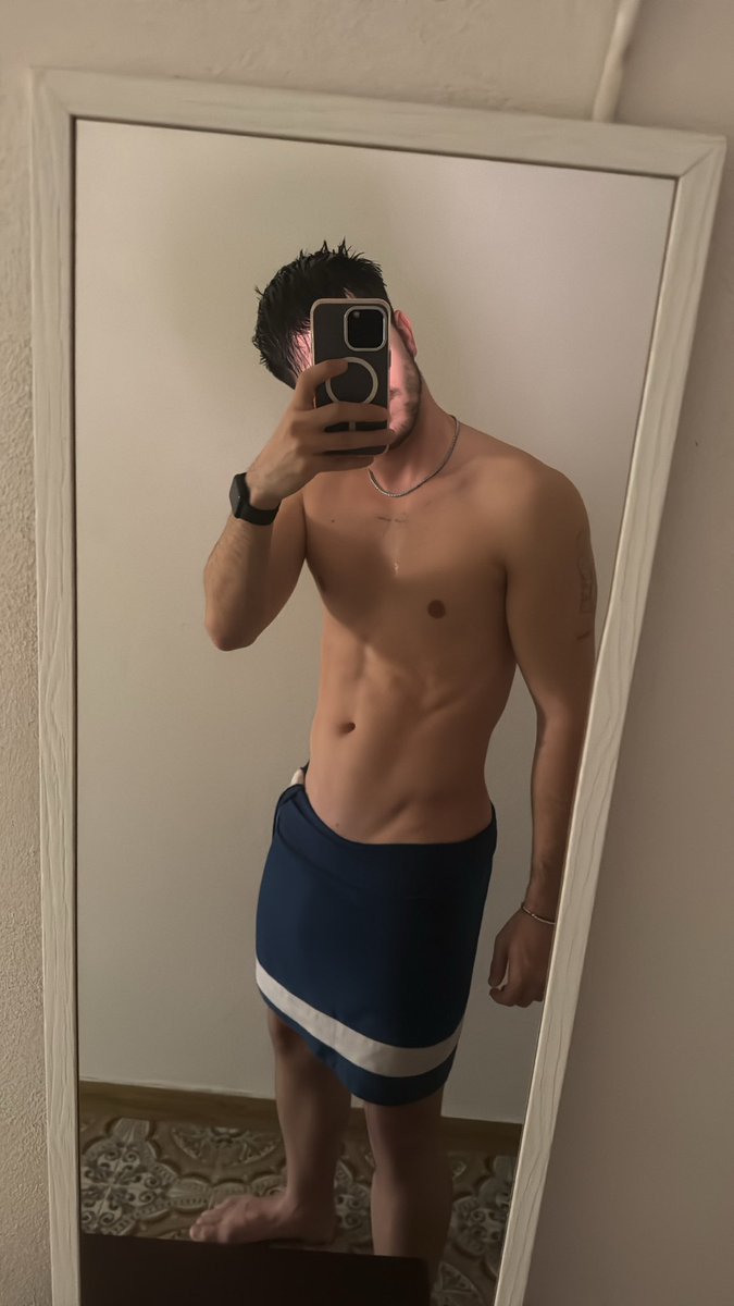 badboymat222's tweet image. 😜