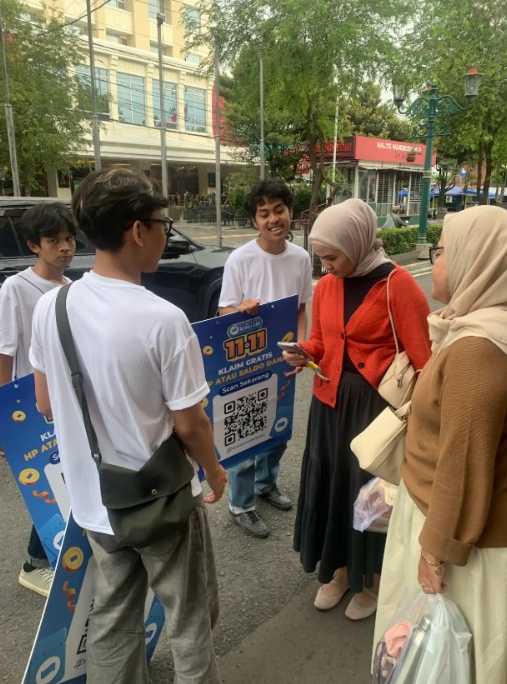 RavitaInd's tweet photo. tadi nemu org pake baju ada barcodenya di tugu jogja, nyoba scan, eh dapet saldo dana, kalo ga percaya cobain aja td gw juga ga percaya awalnya, semoga masih ada ya https://t.co/9ek5dLpl8W