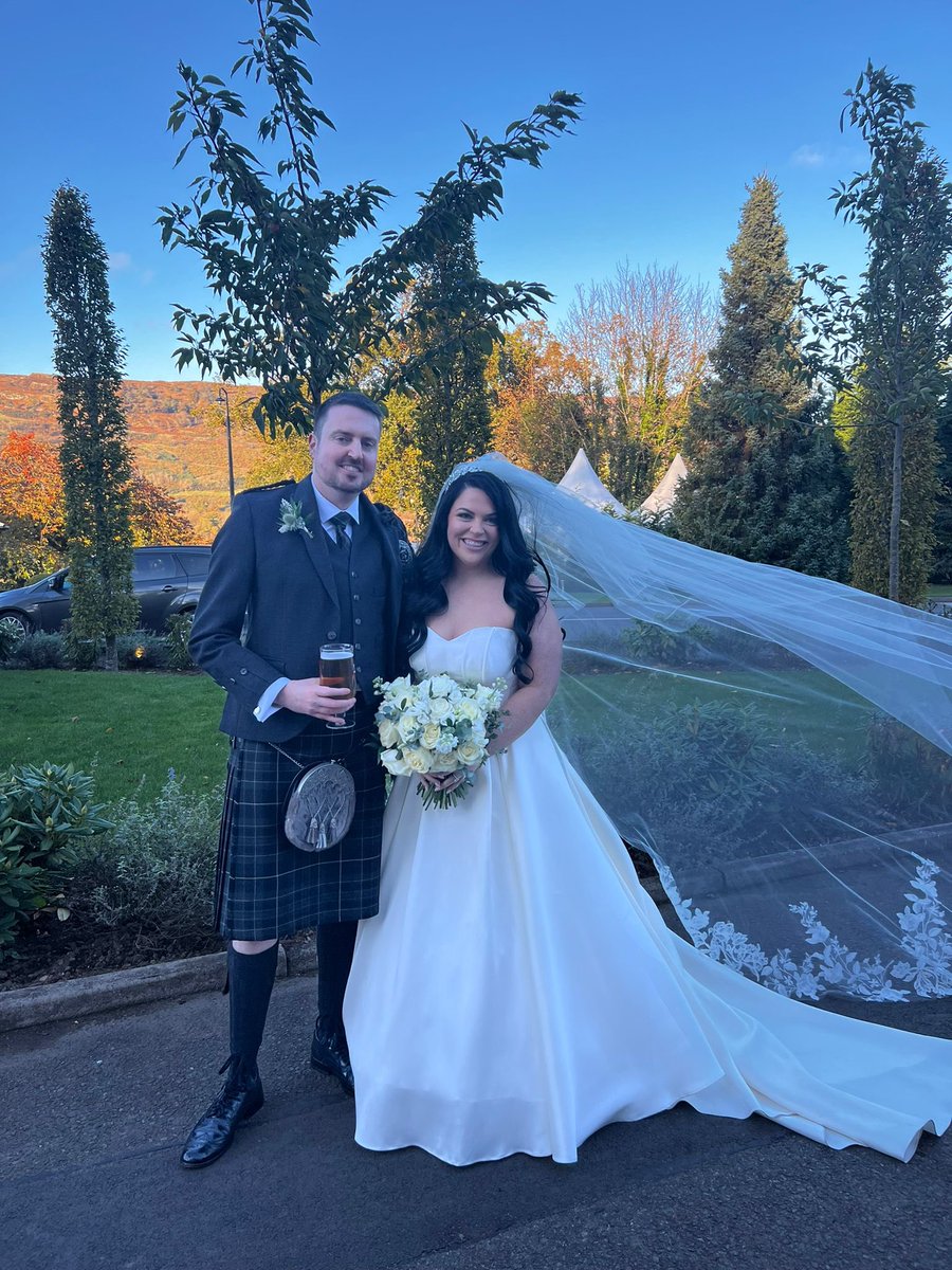 RobynMurtagh's tweet photo. Got married lol 💚 https://t.co/vBL2MeYkhj