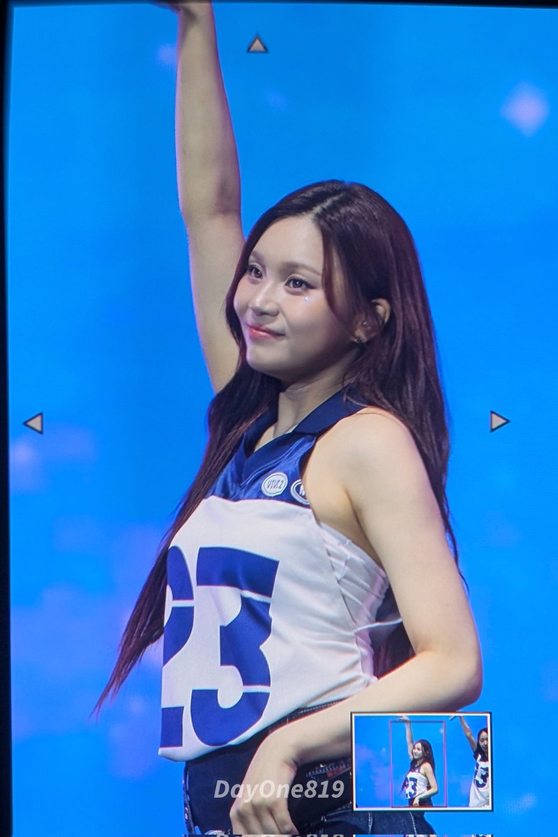 DayOne_819's tweet photo. 251102 pre 2 🥰🥰🥰
#VIVIZ #비비지
#UMJI #엄지 https://t.co/YScIZ4M9bx