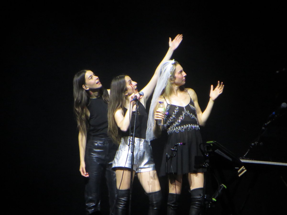 RobzRocking's tweet image. Fun couple of nights out this past week; Miss Saigon press night in Edinburgh, Benson Boone &amp;amp; Halloween with HAIM 🤩