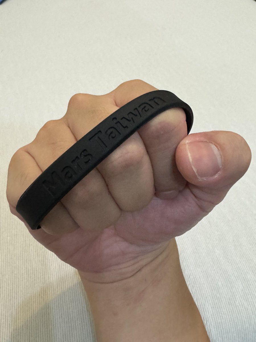 Sean6_13's tweet photo. 拿到瑪爾斯黑手環了，過程很緊張，幸好一次就通過。 https://t.co/CWSScdaYXg