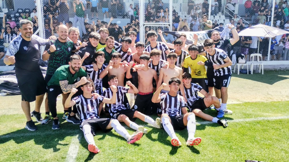 Torneo Juvenil Federal sub15 
Club Cipolletti 0 vs Rivadavia de Lincoln 0.
Por penales se impuso el Albinegro por 3 a 1 y es finalista !!!
Partido jugado en La Visera de Cemento