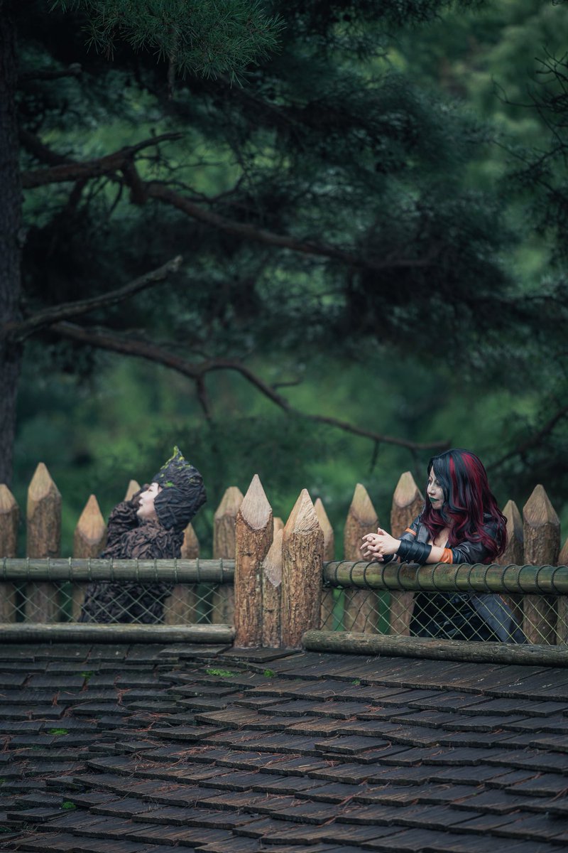 eringi_Apple's tweet photo. What If...？
もし、グルートとガモーラでパーク旅行しに来たら

目を離した隙に色んなものに飛びつきに行くグルートを静止するガモーラが見れると思います😌

 グルート⇒ @itoha_lumiere 

 #Ｄハロ仮装 
 #Dハロ仮装2025 
 #MARVEL仮装 https://t.co/Ds8MepI5oe