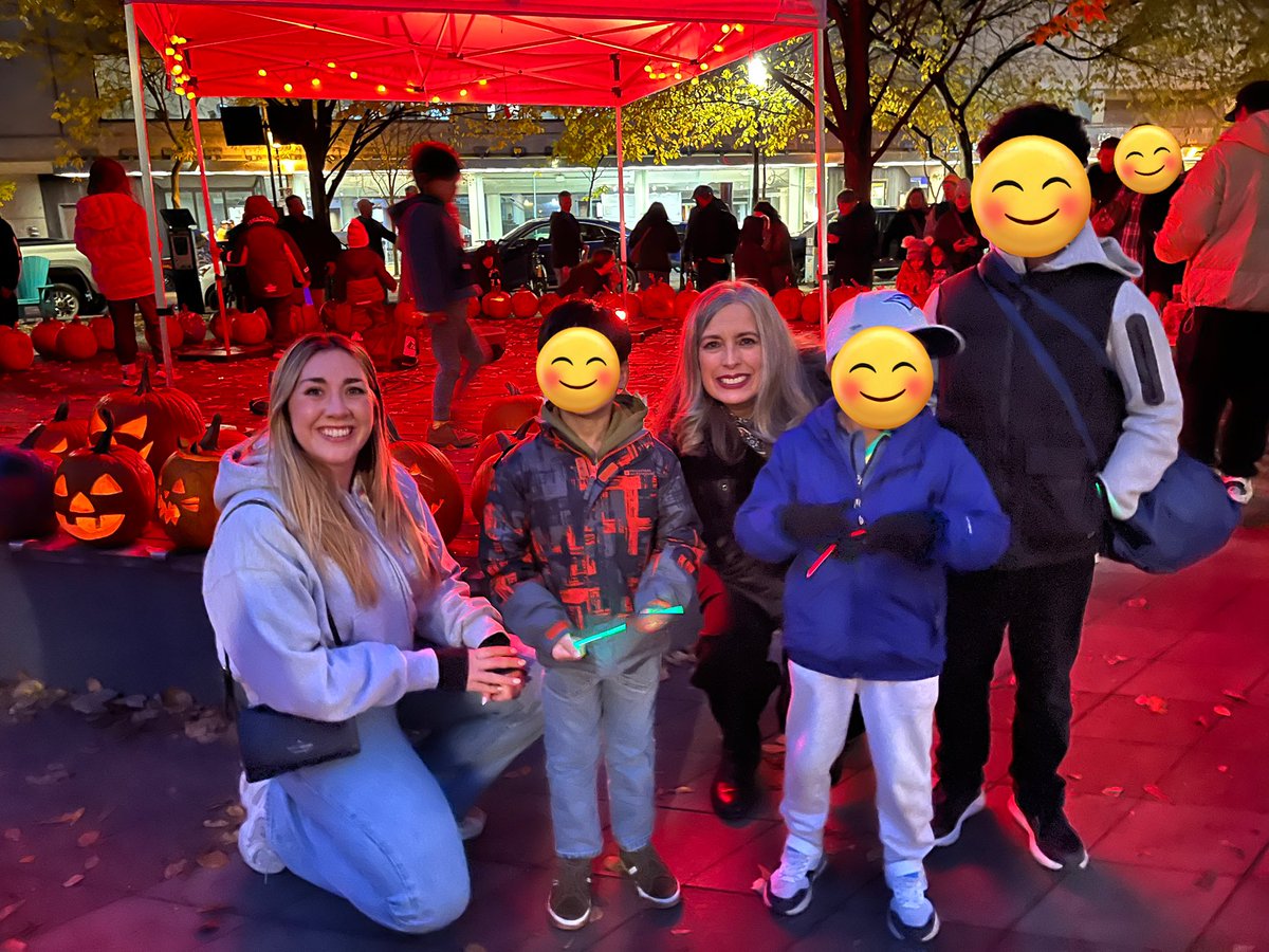 Grateful to the St. Lawrence BIA for donating pumpkins to Market Lane <a href="/marketlaneps1/">@marketlaneps</a> &amp; Downtown Alternative School for the Pumpkin Parade! Many thanks to the parents &amp; teachers for helping carve them and for joining the community event at Berczy Park <a href="/OldTownToronto/">Old Town Toronto</a> last night!