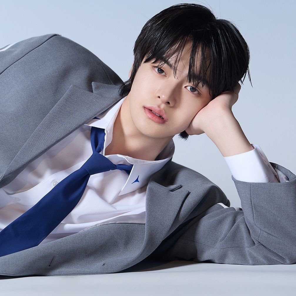 uwabhmu's tweet image. The leader                              His first lady