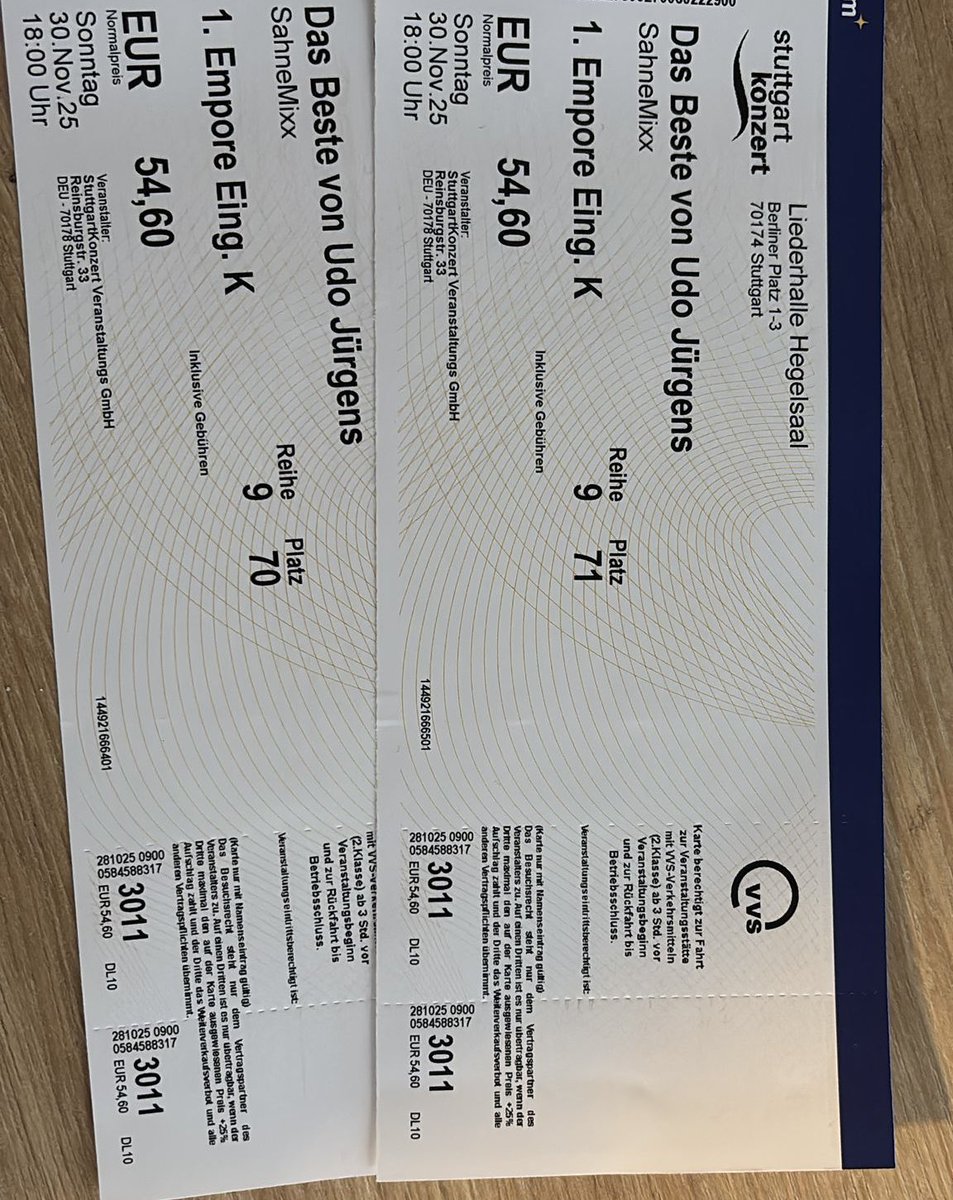 Liepe Pfreunde im #Twitterrudel, mein Zweipeiners sind schon so Knalltüten. Der Herr Hundeschänderpapa hat als Pferschenk pfür den Pferheiratungstag Karten pfür ein Konzert gekaupft getan. Die Mama❤️ aber auch. Blöde nur, es is pfoll das gleiche Konzert… Es wären also zwei