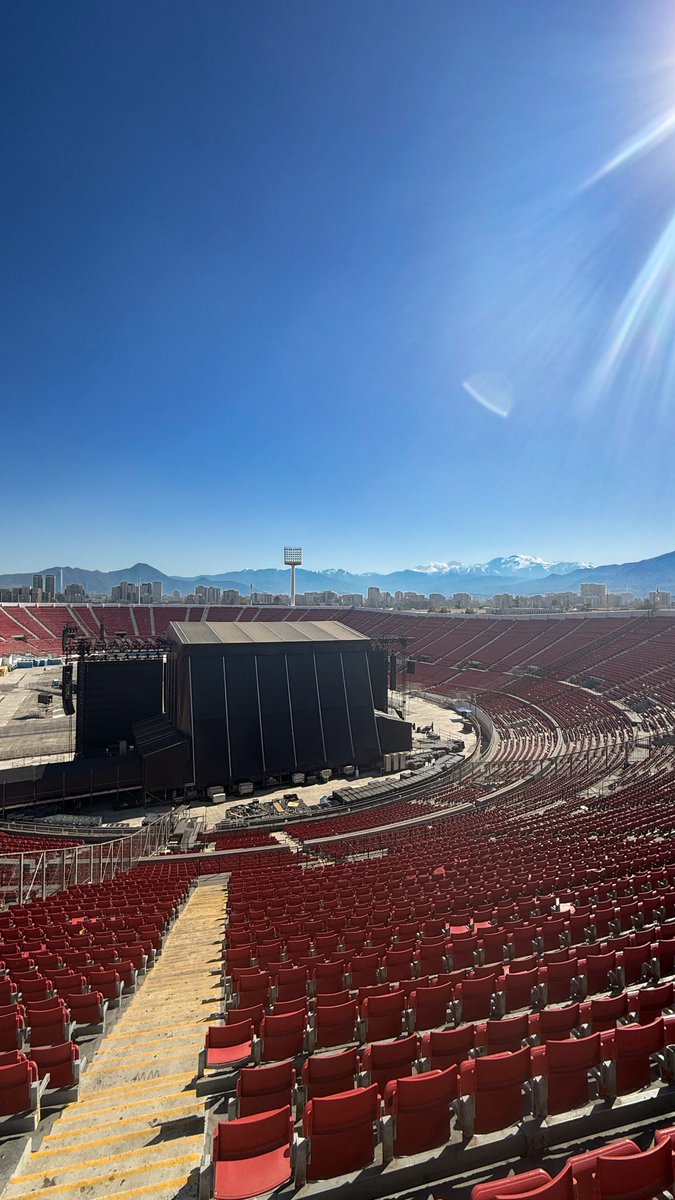 heydudeimadam's tweet image. Wow, Santiago. 🇨🇱