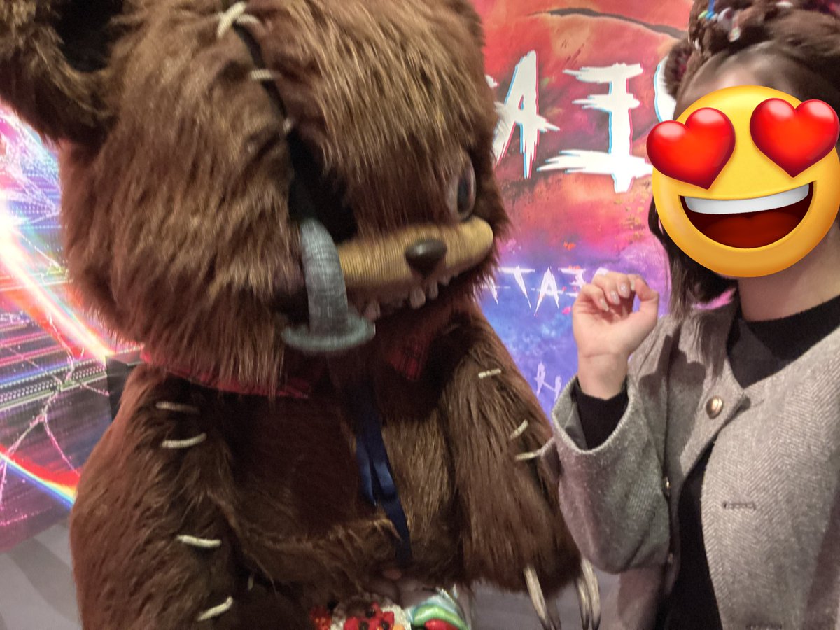 rin0maa's tweet photo. ホラナイ納めてきた🍭昼はグリ2周📷夜は有料2周🎤
グリでまた足音たくさん聞かせてもらったり、好きすぎて言葉が止まらんくてついに「結婚してほしいです！」まで言ったワイに後ずさりして「⁉️」てなってるハミクマ様可愛かった、、 https://t.co/uj9oXr5jwY