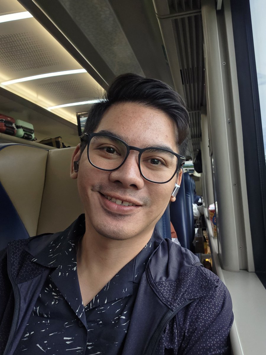 Walaupun banyak hal berat di usia yang lalu. Terima kasih sudah bertahan melalui banyak hal, termasuk kebahagiaan, kekecewaan, yang kembali, yang pergi, suka cita, kesedihan dan segala rasa yang tervalidasi. Kamu hebat sudah bertahan sejauh ini ❤️