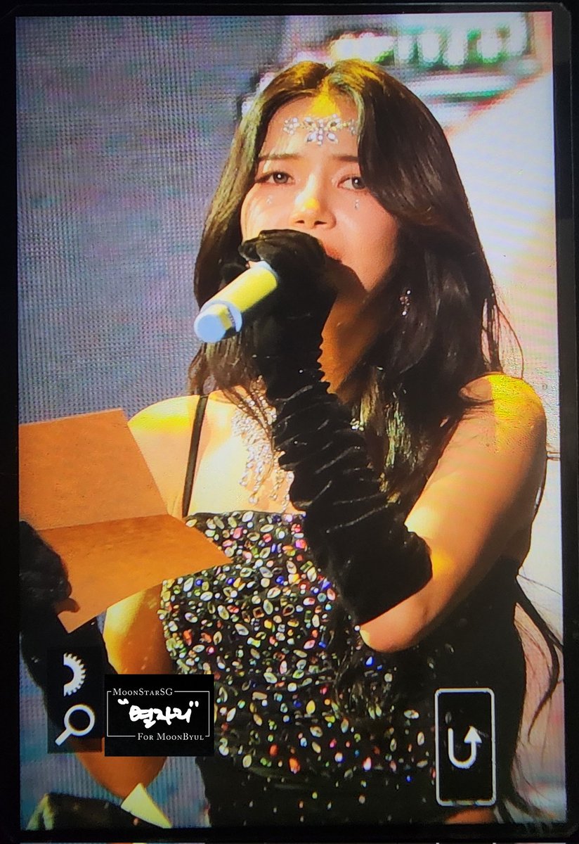 MoonStarSG's tweet photo. 251102 솔라 -  [Solaris] in 가오슝

여왕님👑😍
#마마무 #솔라 #MAMAMOO #SOLAR #SOLARIS https://t.co/gSMPROSKmy