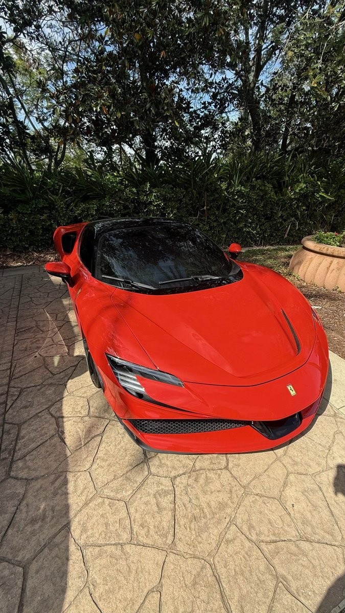 This color leaves no chance of going unnoticed 😍