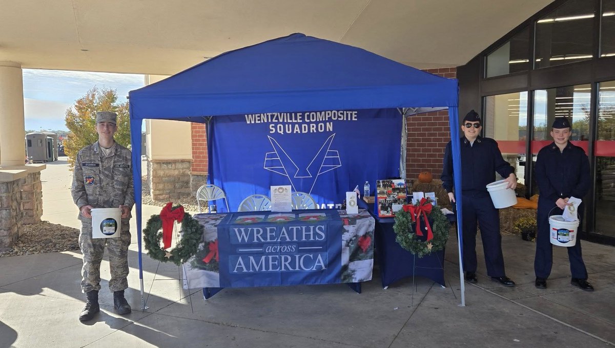 mocapnews's tweet image. Wentzville Composite Squadron members fundraising for Wreaths Across America at Farm and Home Supply in Cottleville, MO. #civilairpatrol #CAPcadet

Interested in supporting Wreaths Across America? Check out their website for more information: wreathsacrossamerica.org