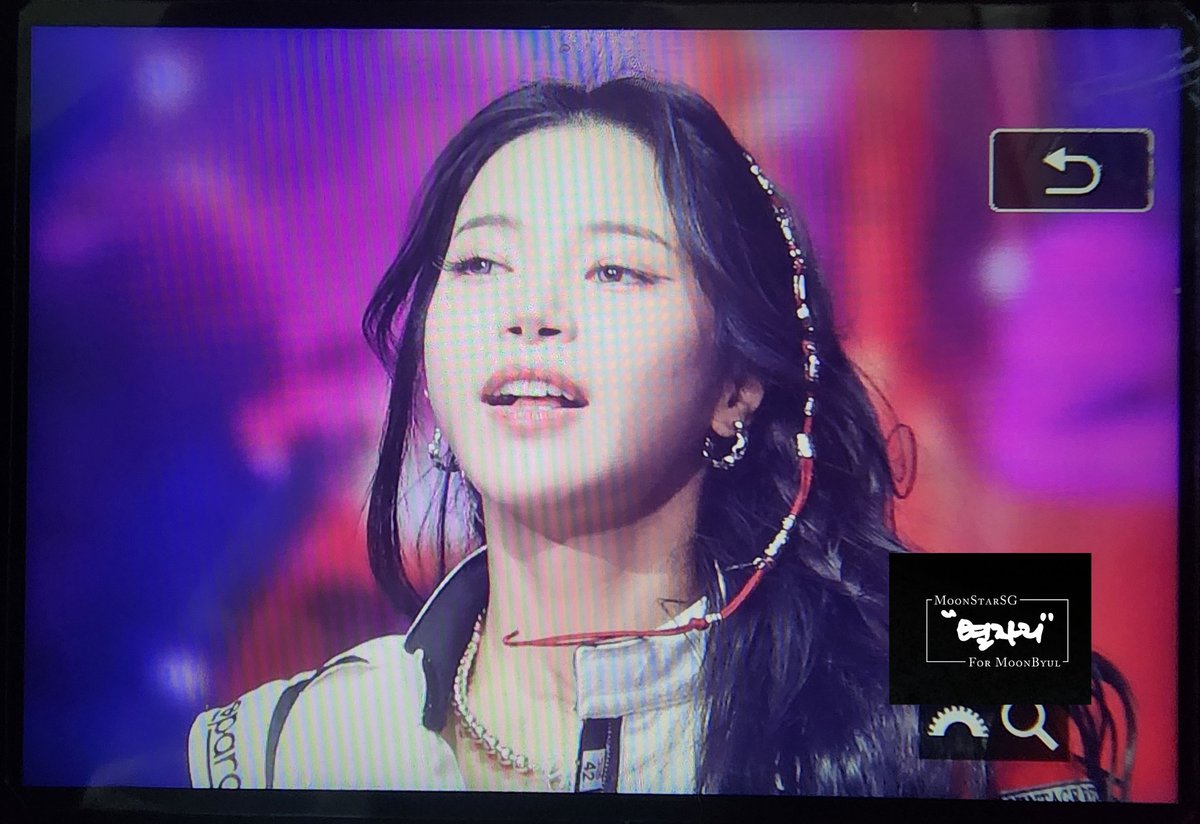 MoonStarSG's tweet photo. 251102 솔라 -  [Solaris] in 가오슝

아ㅏㅏㅏㅏㅏㅏㅏㅏㅏㅏ😍
#마마무 #솔라 #MAMAMOO #SOLAR #SOLARIS https://t.co/0xQQUf9OCD