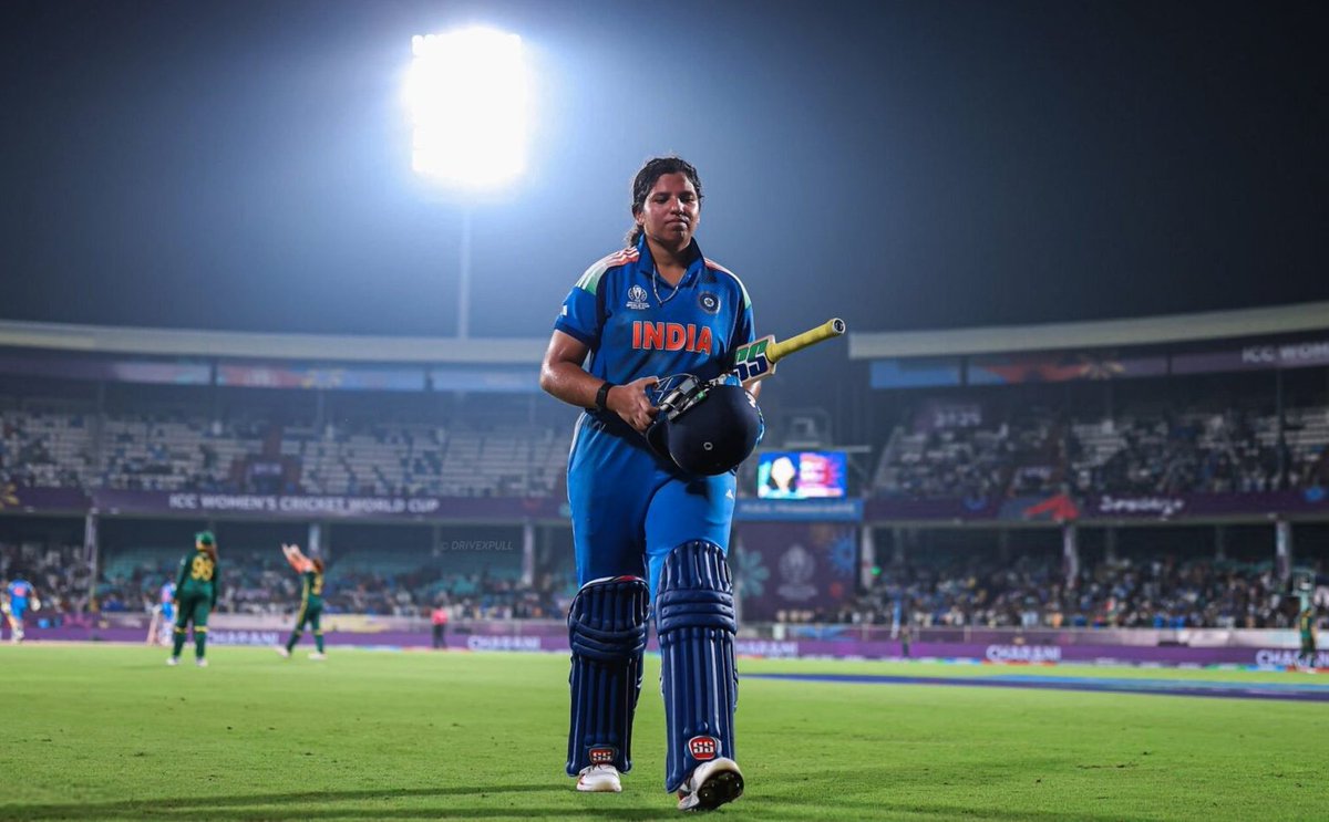 CricCrazyJohns's tweet image. RICHA GHOSH IN WORLD CUP 2025:

- 8 Innings.
- 235 Runs.
- 39.16 Average.
- 133.52 Strike Rate.
- 23 fours.
- 12 Sixes.

A Dream Tournament for 22 year old Richa. 🔥