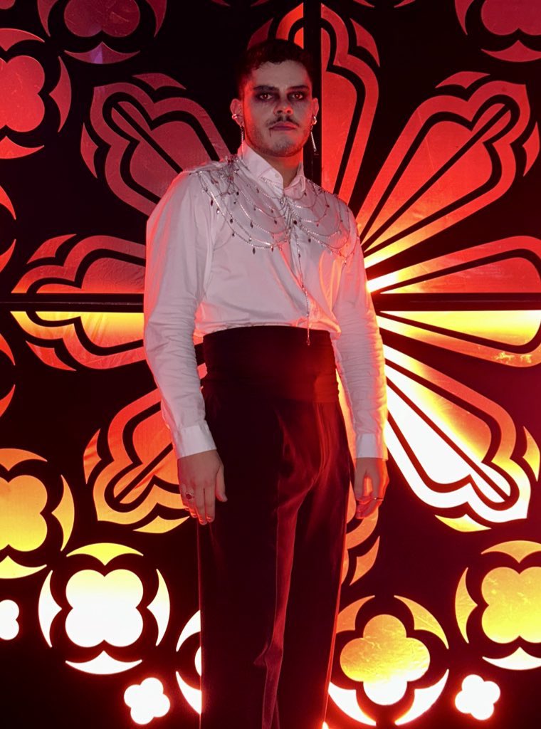 Y este Halloween, vampiro por milésima vez 🧛🏼🎃