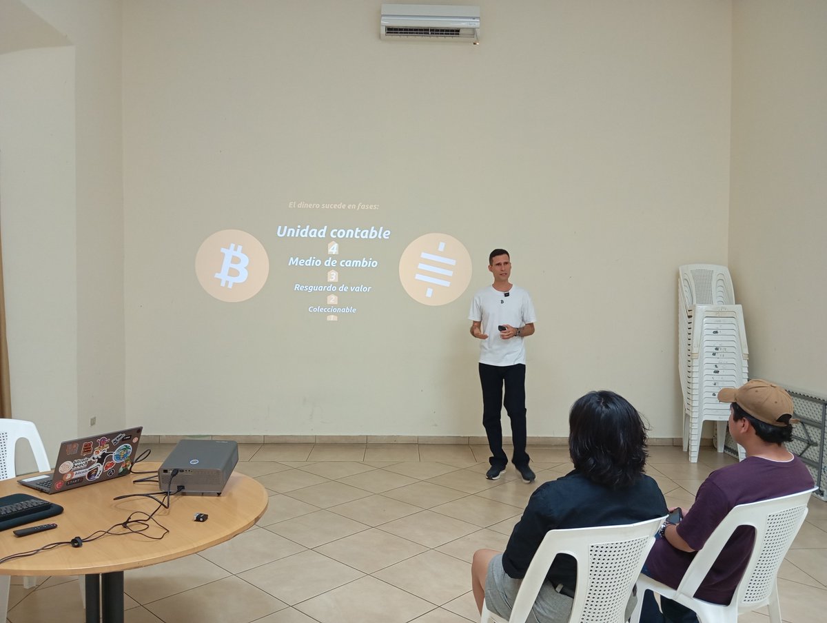 Clase número 10 del curso de Finanzas enfocado en bitcoin dirigido a la comunidad de Ahuachapán en el Centro "Alfredo Espino".  
#sats #bitcoin #btc #ElSalvador #Ahuachapan
Bloque #921917
