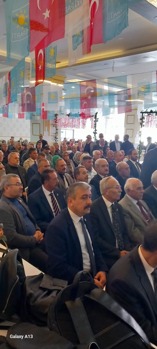 Divan Başkanı olduğum İYİ Parti Kütahya İl Kongresinde, Genel Başkanımız Sn. Müsavat Dervişoğlu’nun selamlarını ilettim. Güven tazeleyen Sn. Ahmet Tekdemir (<a href="/ahmettekdemir43/">Ahmet Tekdemir</a>) nezdinde, Yönetim ve disiplin kurulu ile üst kurul delegeliğine seçilen bütün İYİleri tebrik ederim☀️