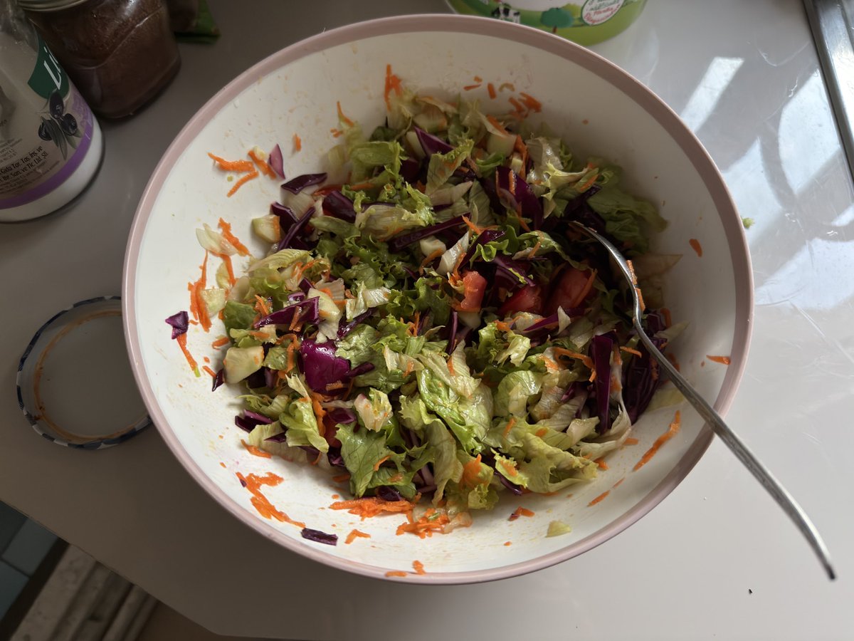 Düşlerimi süsleyen bir güzelliğin var