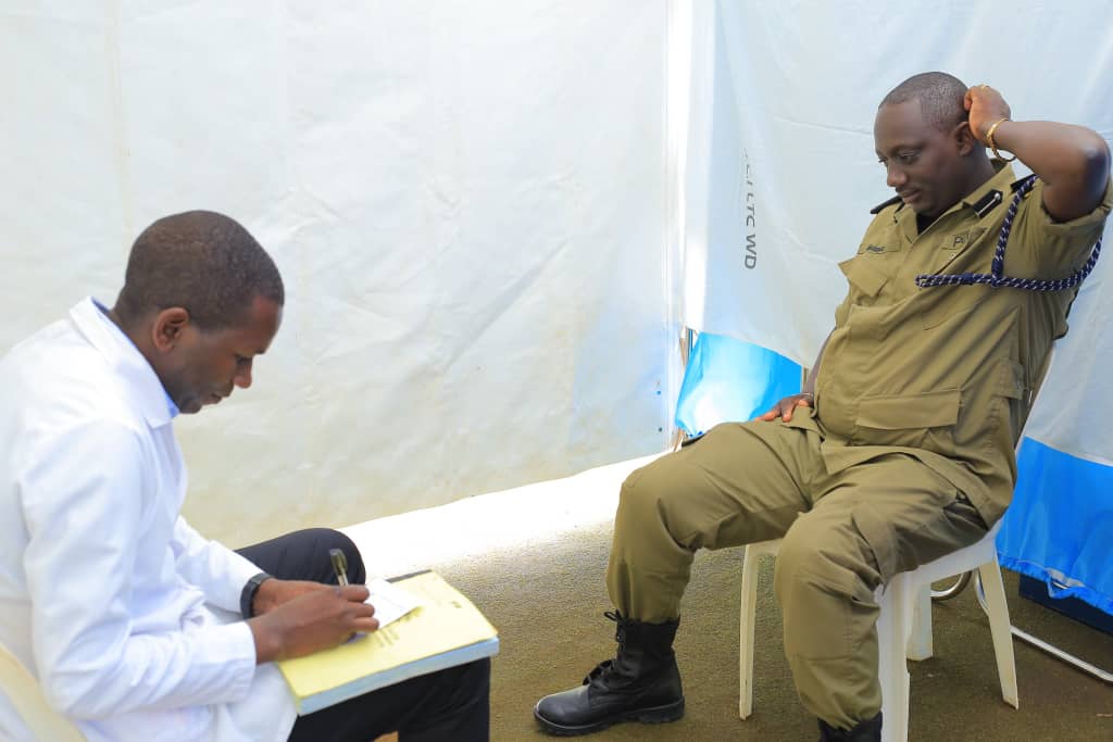 MucunguziJackso's tweet image. It's good to always visit medical doctors for comprehensive tests to avoid allegations here and there! Today my tests were about cancers especially prostate cancer. Fellow age mates 4th floor and above ,take balls 🏀🏀🏀🏀 for cross examination.