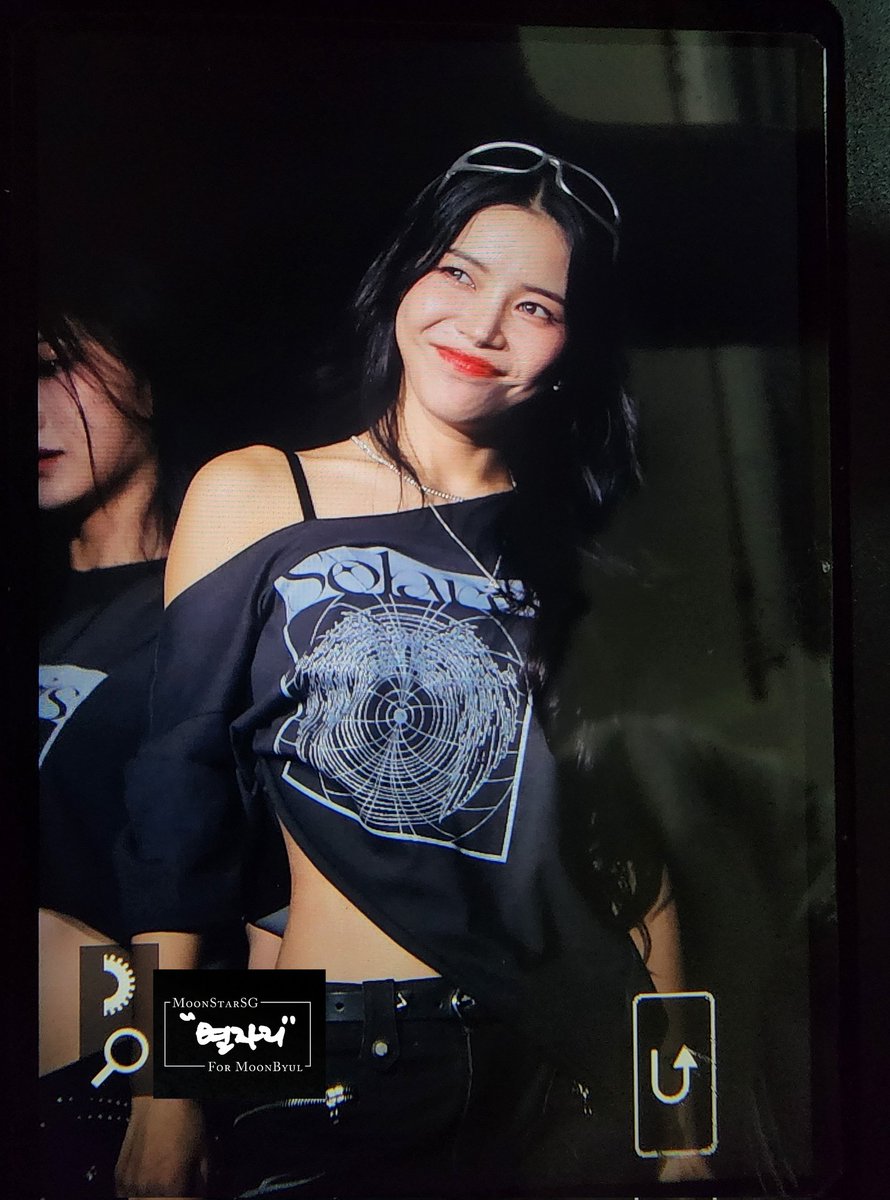 MoonStarSG's tweet photo. 251102 솔라 -  [Solaris] in 가오슝

왜 이렇게 예뻐요 😍 
#마마무 #솔라 #MAMAMOO #SOLAR #SOLARIS https://t.co/BhF1zzr49y