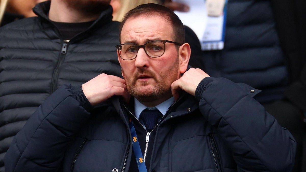 Follow_Follow_'s tweet image. The problem with spending most of your £ budget on a guy who doesn’t score goals and is a theoretical footballer is that you have to play him in games.

Chermiti isn’t to blame for that, regardless of how bad he is.

This arsehole is.