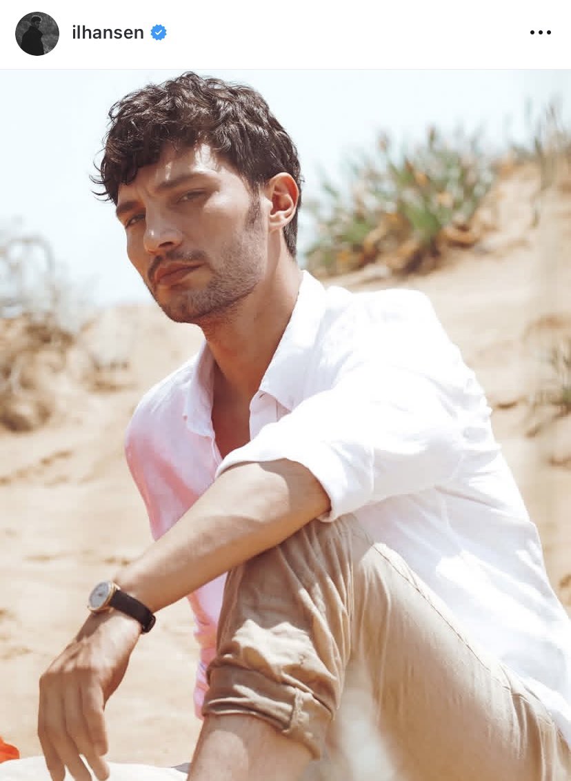 _tarafsizmuzik's tweet image. Ülkemizde devamlı her alanda kadınları eleştiriyoruz. Giyiminden, oyunculuğuna, sesinden, söylemine kadar. Peki Kerem Bürsin, Barış Arduç, Burak Yörük ve İlhan Şen’in mimik bile yapamadığı berbat oyunculukları ile milyonlar kazandıklarını neden konuşmuyoruz?