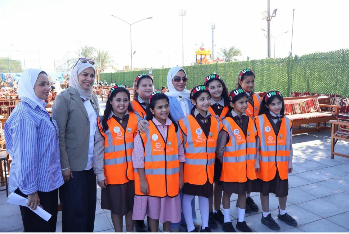 alamaken_news's tweet photo. ولفتت الحويلة إلى أهمية الحملة في تعزيز روح المسؤولية المجتمعية والمحافظة على نظافة البيئة الكويتية في مختلف محافظات الكويت مبينةأن الحملةبمبادرة من وزارةالشؤون الاجتماعية وجهودٍ مخلصة من الفرق التطوعية التابعةللوزارة الذين ساهموا بفكرهم وحماسهم في تحويلها إلى واقع ملموس https://t.co/akfEJIQgoM