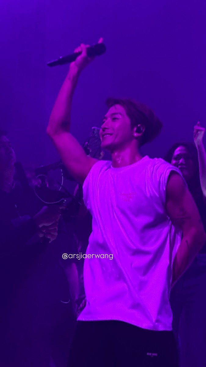 arsjiaerwang's tweet photo. Jackson having the time of his life in Manila! 🥹

@JacksonWang852 #MagicMan2inManila #JacksonWangInManila  @teamwangofcl
#JACKSONWANGWORLDTOUR https://t.co/7LDEnHKhv3