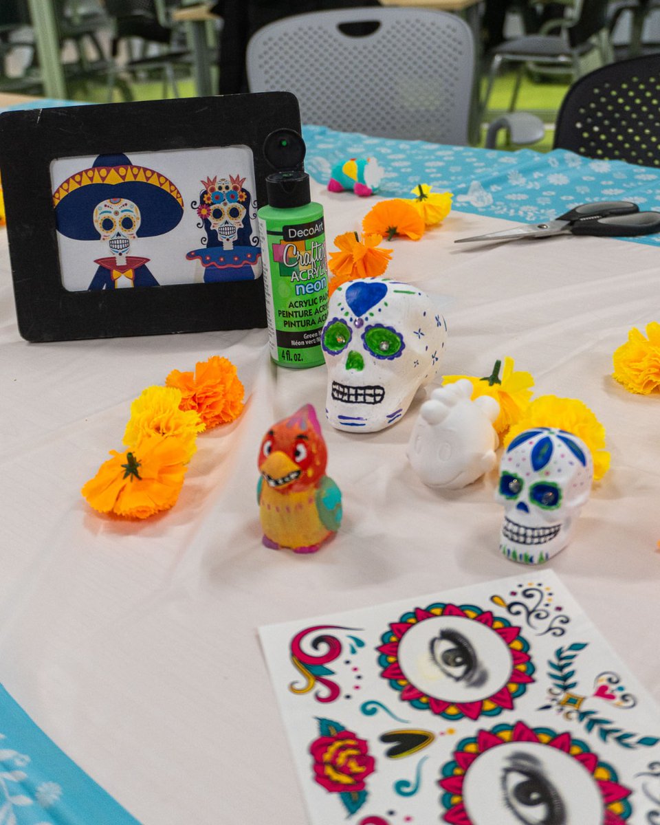 AlgonquinColleg's tweet image. On Oct. 27, the International Education Centre (IEC) hosted a #DayoftheDead themed Coffee Break for students to connect and learn more about this holiday that celebrates and honours the lives of deceased loved ones.

Learn more about the IEC: algonquincollege.com/international