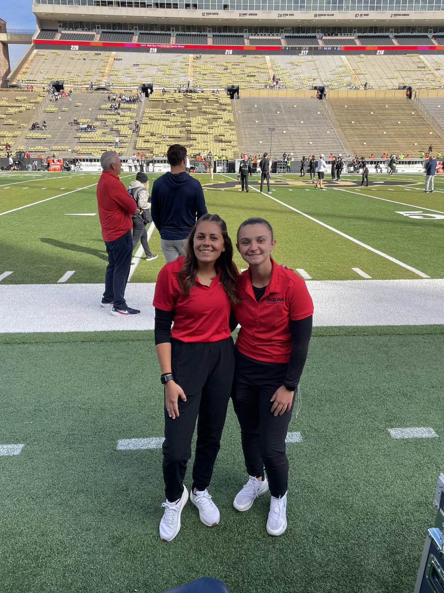 MissRangerJen's tweet photo. UofA senior szn travel game &amp; a Wildcat WIN 🏈🎉 https://t.co/gtSw6PH1s0