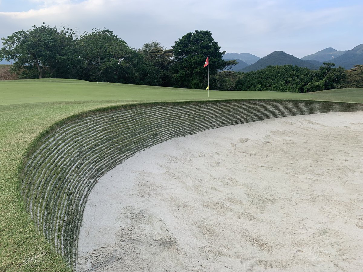 EcoBunkerLtd's tweet photo. Bunker heaven at Kau Sai Chau , Public Golf Course, Hong Kong. Creators: Steven MacFarlane (architect) and Darren Moseley  (Golf Course Builder). #builditonce https://t.co/SAO3eAHJPx