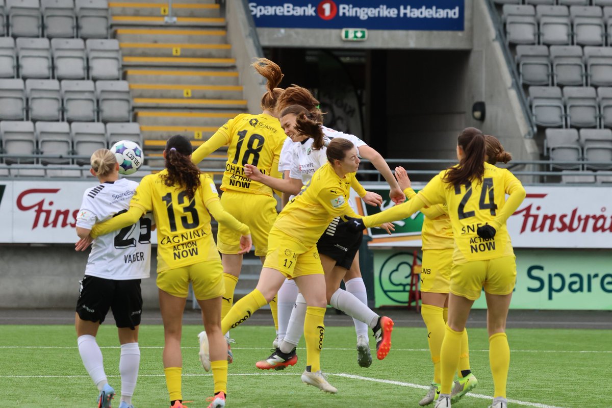 HonefossBK's tweet image. honefossbk.no/a-lag-kvinner/…
Hønefoss BK sikret Toppseriespill også i 2026
For en kamp på AKA Arena! Våre damer leverte en underholdende fotballettermiddag da de slo Bodø/Glimt 3–2, og med det sikret seg plass i Toppserien også neste sesong – vår andre på øverste nivå.
#VierHBK