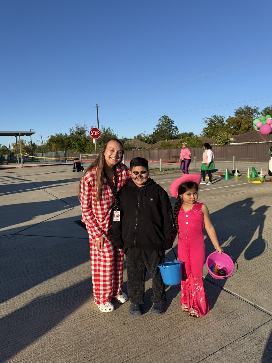 Lily Strecker tweet media