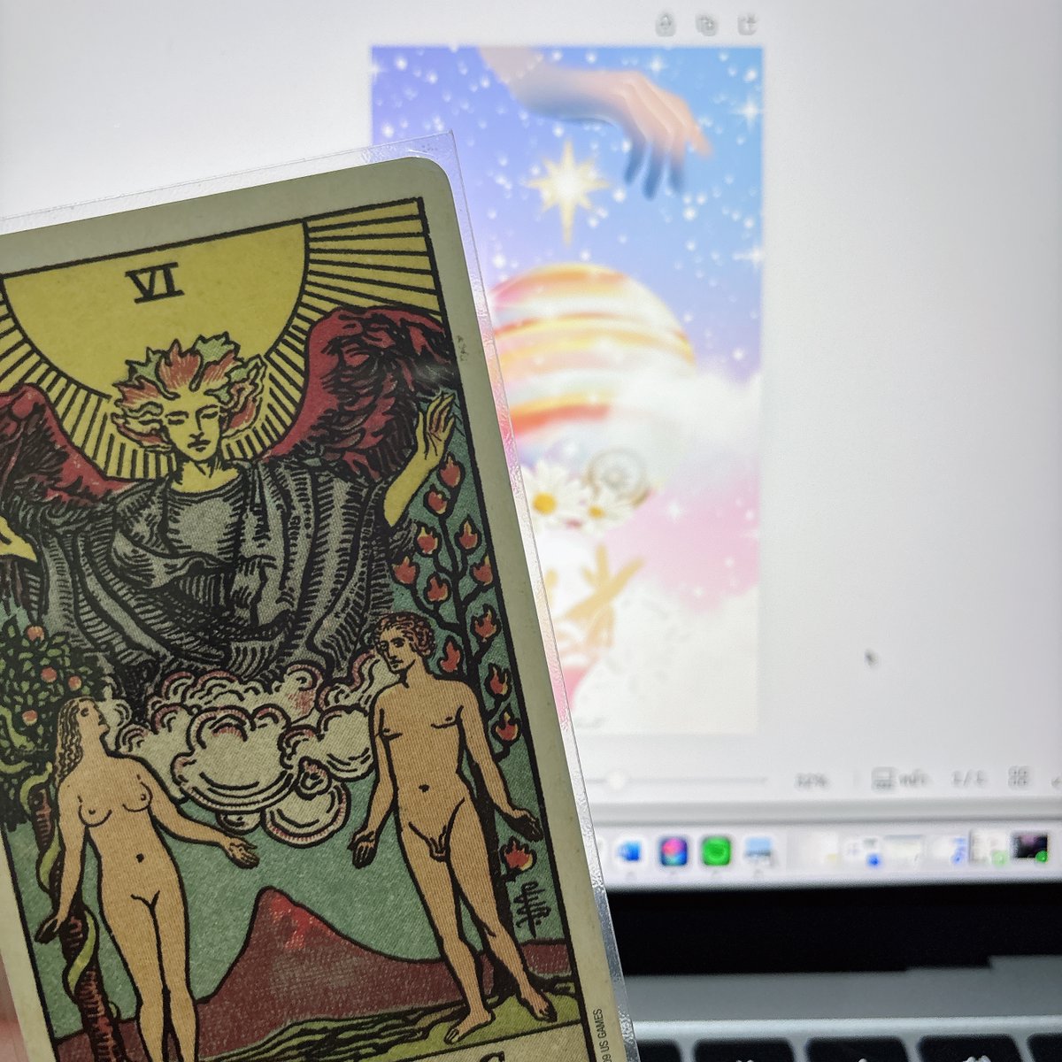 northxtarot's tweet image. ⭐️ แจกวอลต้อนรับสองเดือนสุดท้ายของปีค่ะ เป็นวอลที่ปิ๊งชื่อและคอนเซปต์ตั้งแต่ก่อนเริ่มทำ และนี่คือดีไซน์เวอร์ชั่นที่เหนือรู้สึกภูมิใจและพอใจมากที่สุด เหนือรักมากๆ และอยากแบ่งปันมากเลยค่ะ

เอนเนอจี้ของวอลนี้
✅ กระตุ้นพลังงานบวกและคลื่นพลังงานดี
✅ เสริมความมั่นคงของจิตใจ
✅…