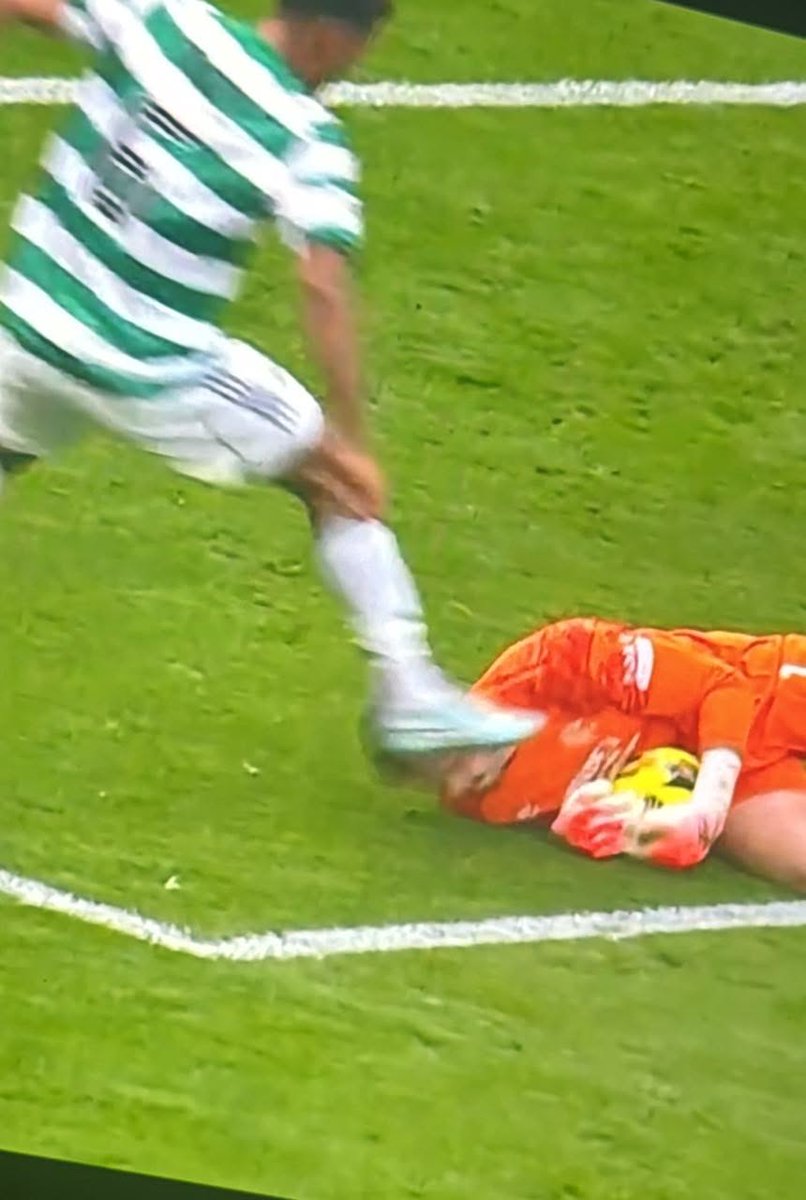 Rangersfann01's tweet image. Only in Scotland can you kick someone in the head with plenty of time to pull out with goalkeeper having full control over the ball and not been a red card.

@ScottishFA and the corrupt officials nick Walsh and the var team have shat it. 

Embarrassing 

#scottishfa #referee