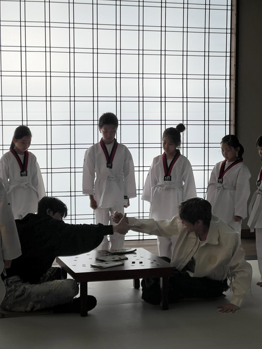 H2CO3water's tweet image. 우하하하하