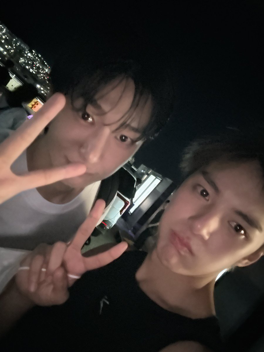 H2CO3water's tweet image. 우하하하하