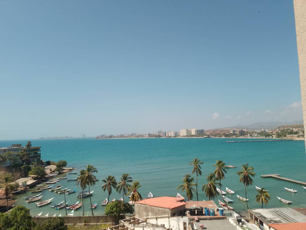 Tiempo atmosférico soleado desde Pampatar, Isla de Margarita, Venezuela 🇻🇪.

#02nov 11 am

Vía <a href="/bmwplaya/">RAFAEL MORENO URQUIA</a>