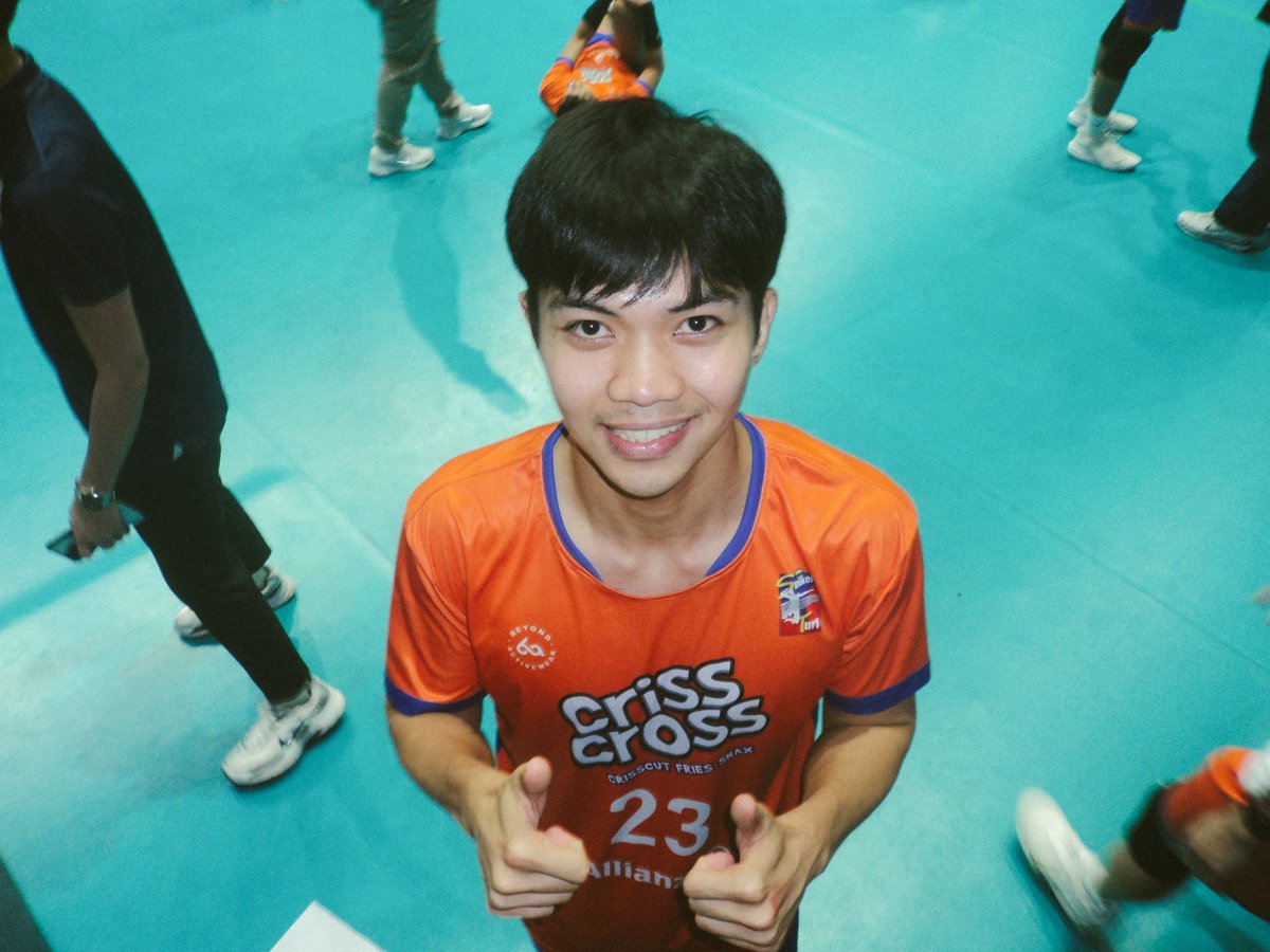 ecoconutnut's tweet image. jerico post-game photo as a king cruncher 🥺🧡