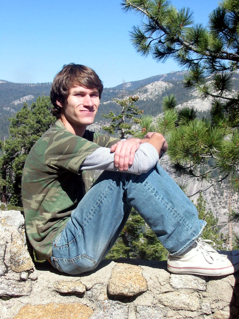 GHFoundation's tweet image. Today marks 20 years since the passing of Grant Halliburton—the young man whose light and story continue to inspire the Foundation created in his memory.

Read a heartfelt reflection from his family at granthalliburton.org/connectblog/gr….