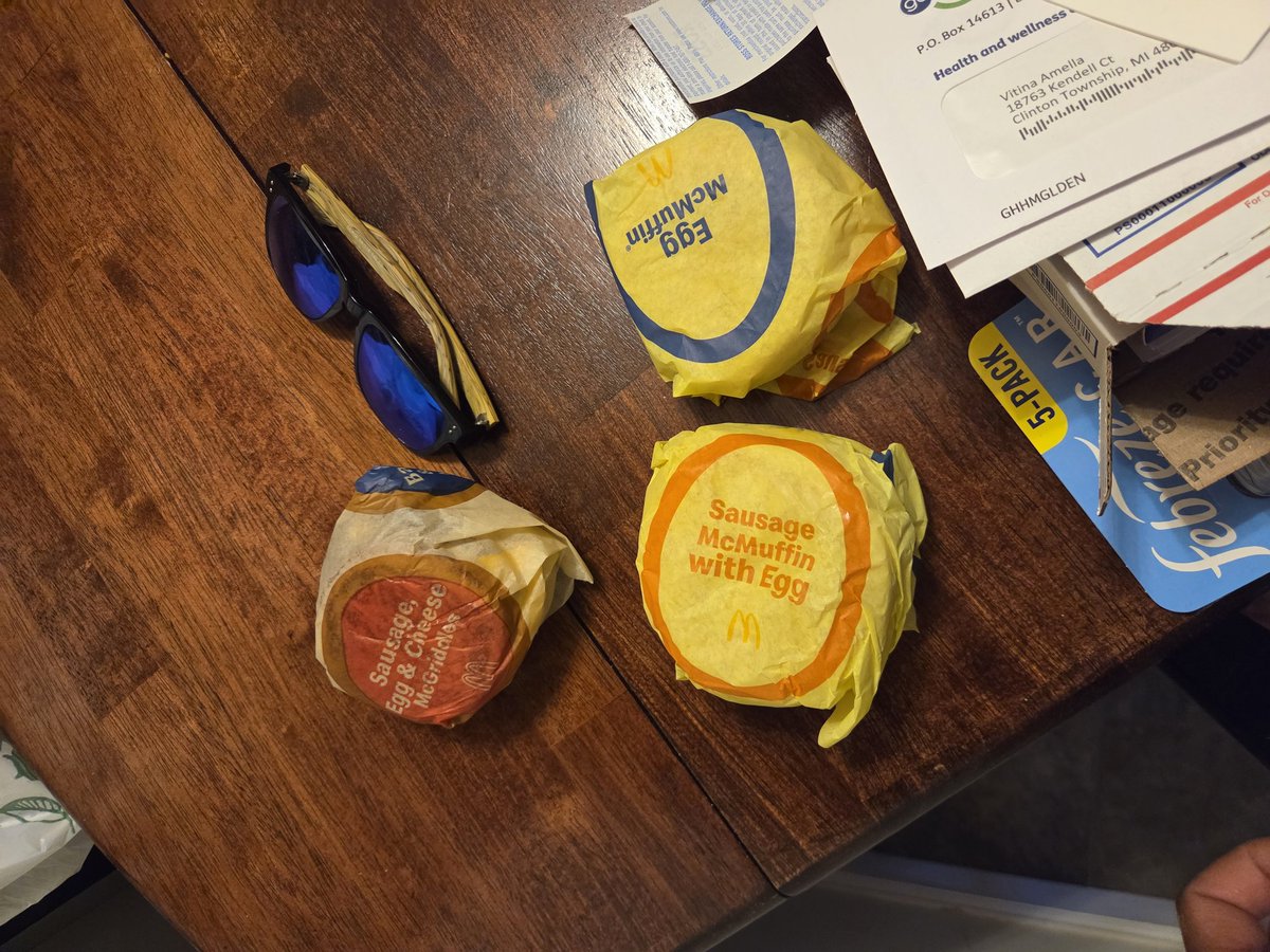 triftthole's tweet photo. @McDonalds Mcdonalds out here scamming wtf.. not the first time either https://t.co/0u8TC5JazU