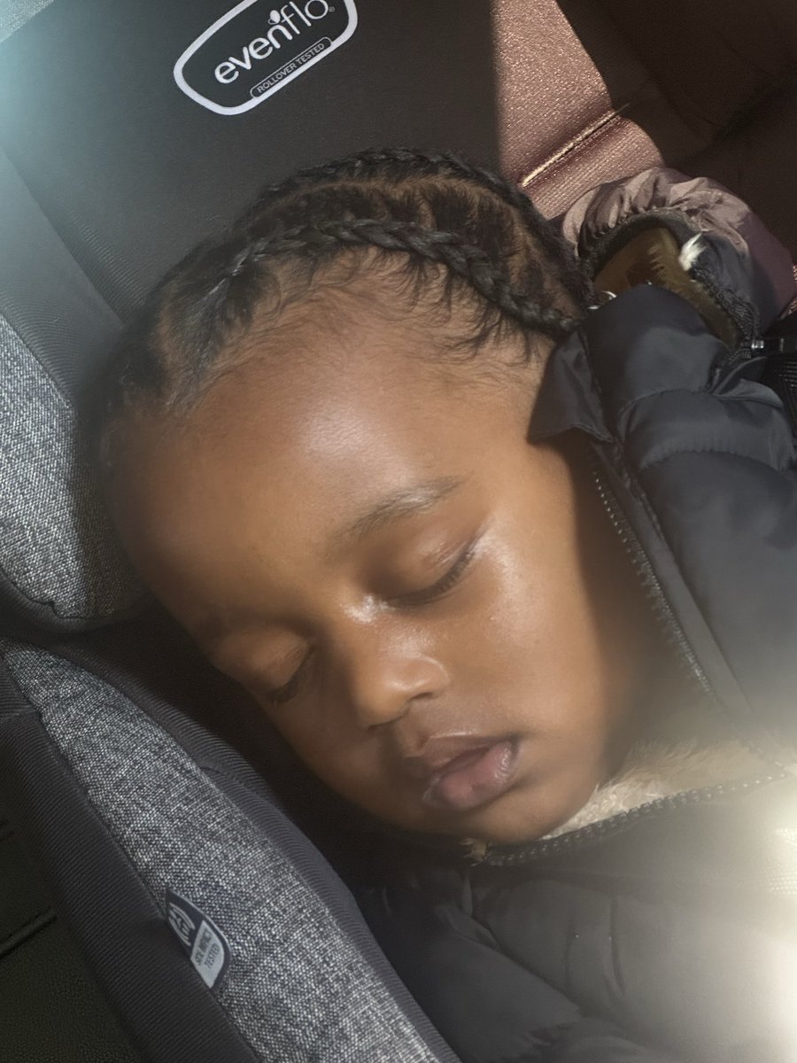 CieraVsTheWorld's tweet image. 💙💕🤲🏾 Sunday’s we reset, have hair day and go have fun 😘😘 love my beautiful babies #missingone Bril