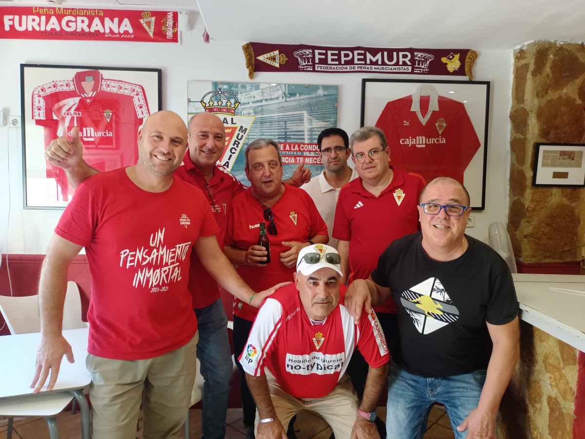 <a href="/angel_ONN/">angel ON</a> talismán! +3💪
Detallazos de <a href="/PiensaEnGrana/">Peña Piensa en Grana</a>, bufanda y jarra, que ya lucen en la sede Pinatarense.
Un placer recibirte, amigo, cuando quieras! ⚽♥️🤍😘