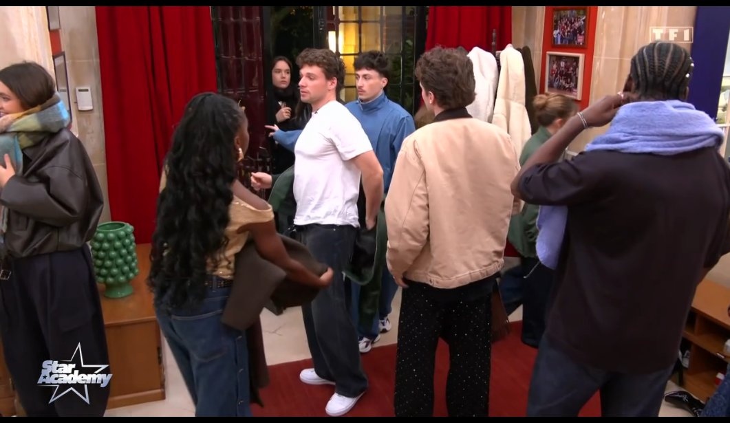 NewsReactLive's tweet photo. Le mood de Théo P, intérieurement il avait certainement tellement envie de démarrer certains par rapport au départ de Lenny. #StarAcademy #StarAcademyLeLive https://t.co/AHQ1c3ECQh