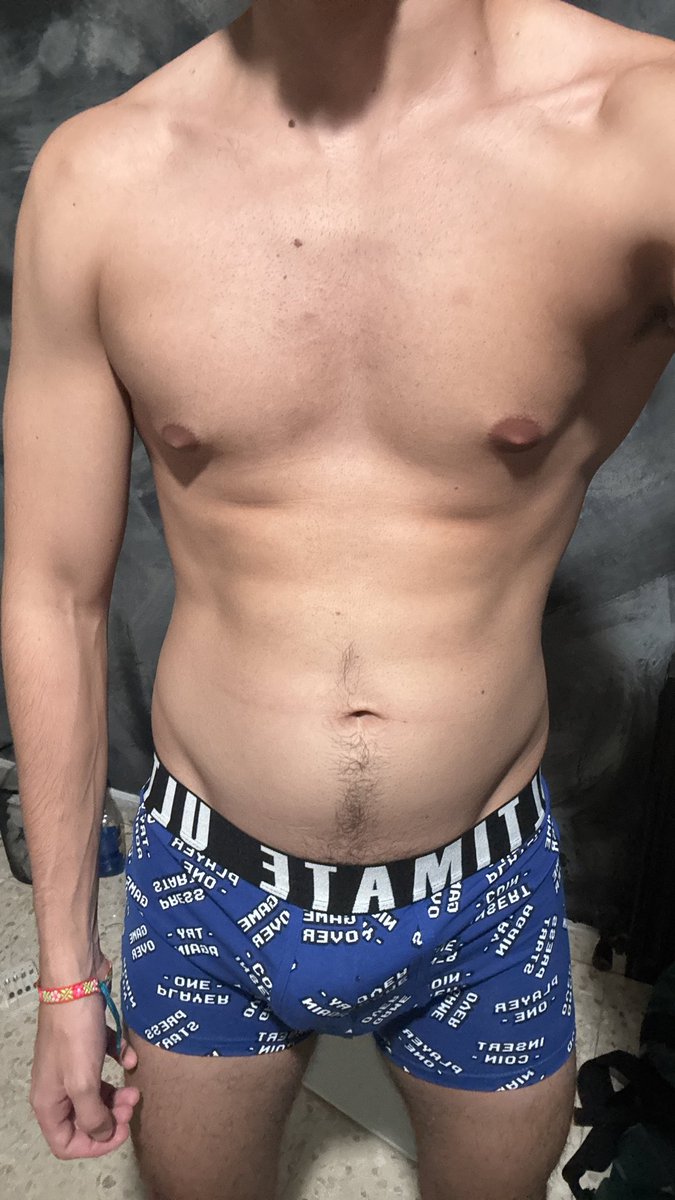 alexwestx's tweet photo. after gym💙 https://t.co/08CXYqpIpB