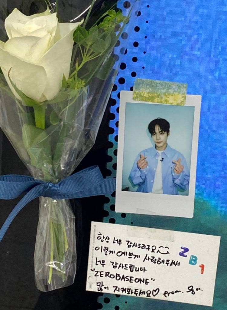 Jiwcong's tweet photo. I heard that the fans put up some ads to support me on the subway, and it warms my heart, really. Thank you for loving me in this beautiful way, in a way I never imagine before. Please accept my letter as a gratitude. Soon after this, I'll repay your love in bigger gesture. https://t.co/W0AfYQAENs